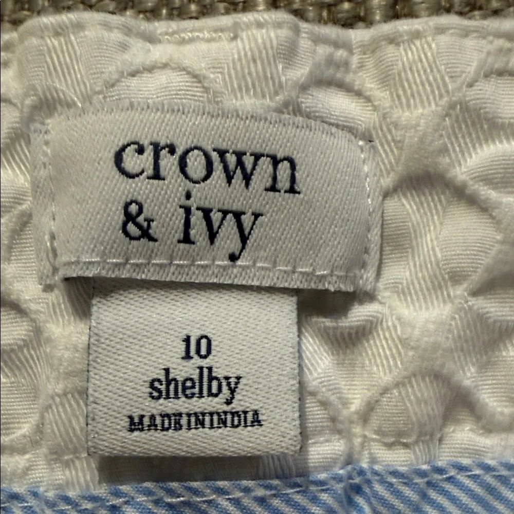 Crown & Ivy White Textured Scalloped Shorts - Picture 2 of 5
